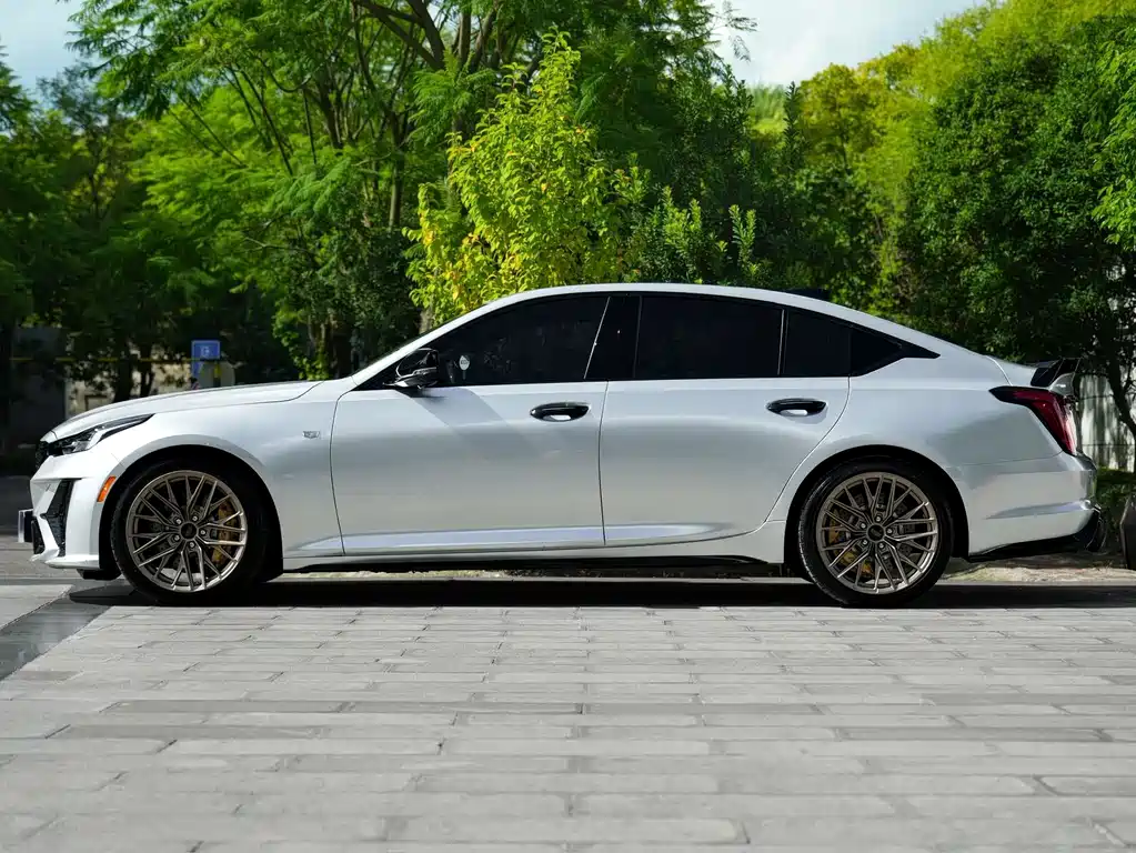 Cadillac CT5 — фото 6