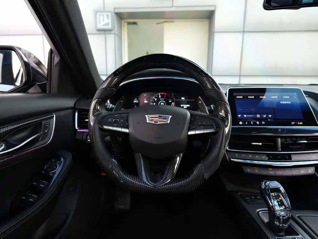 Cadillac CT5 — фото 8