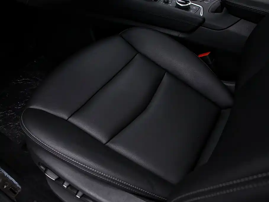 Cadillac XT5 — фото 15