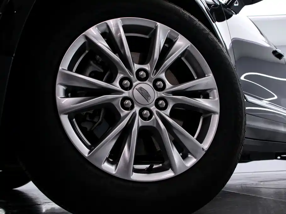Cadillac XT5 — фото 18