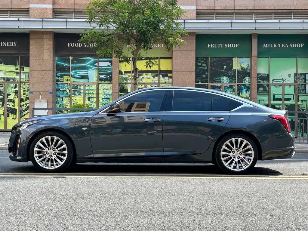 Cadillac CT5 — фото 7