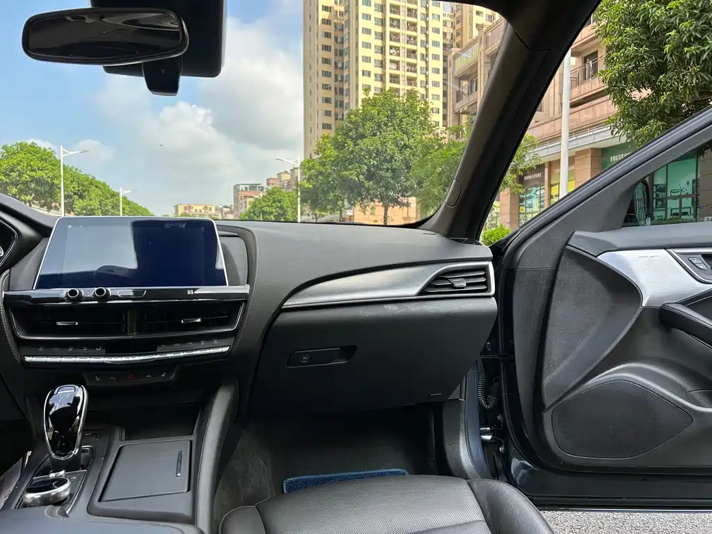 Cadillac CT5 — фото 10