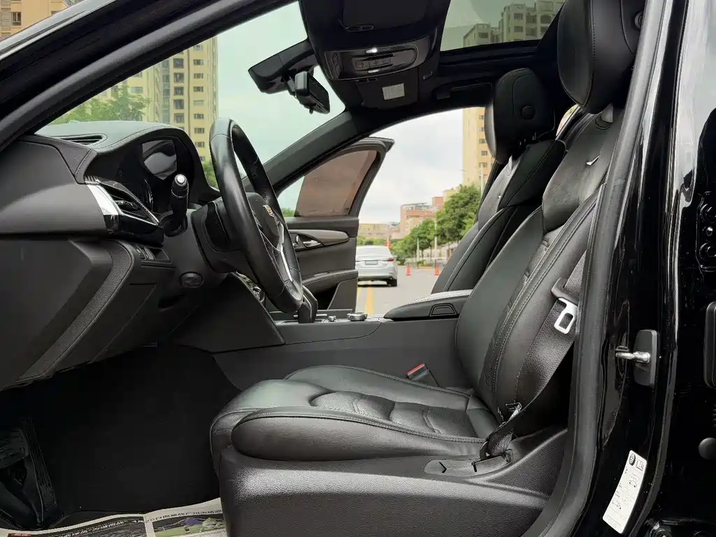 Cadillac CT6 — фото 23