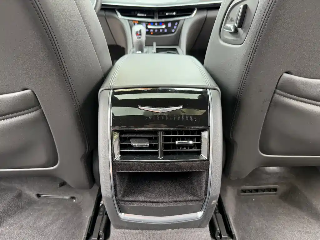 Cadillac CT6 — фото 26