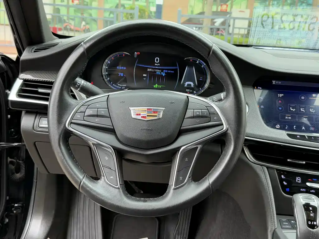 Cadillac CT6 — фото 30