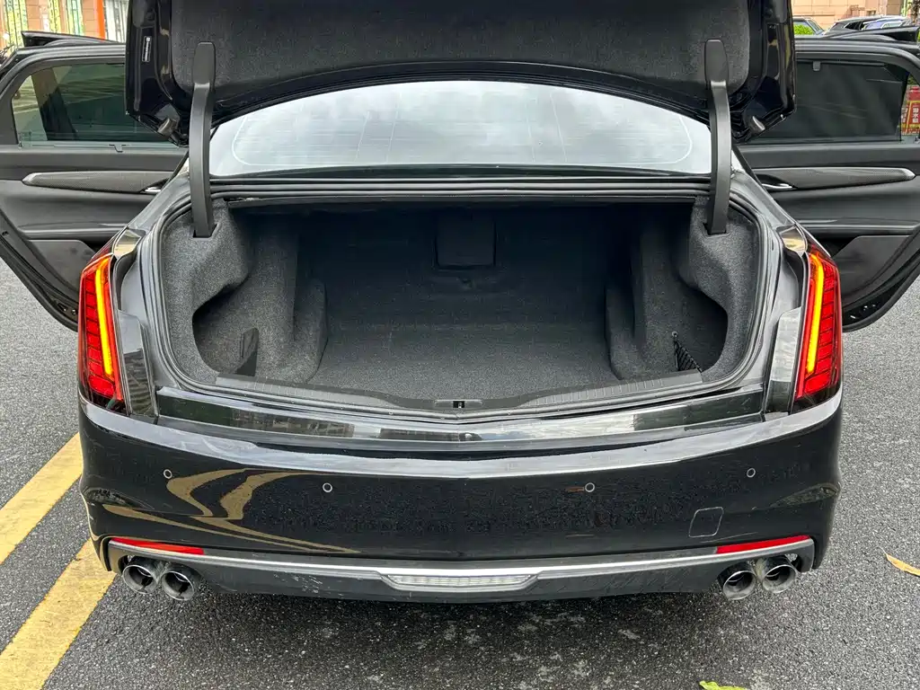 Cadillac CT6 — фото 14