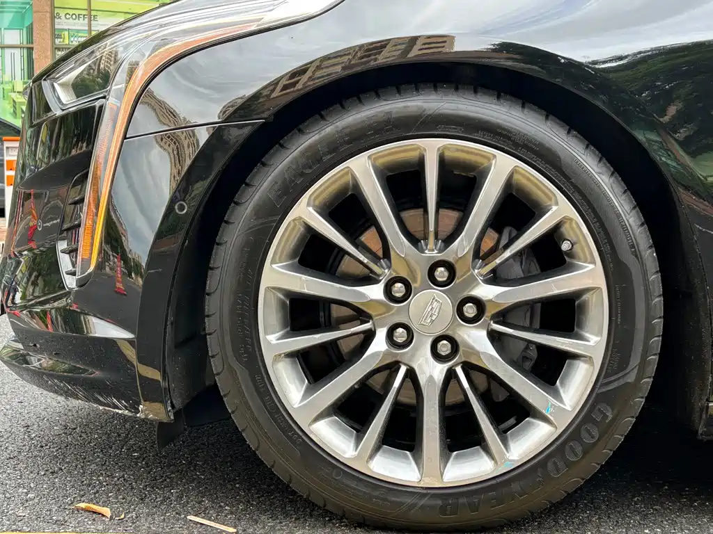 Cadillac CT6 — фото 26