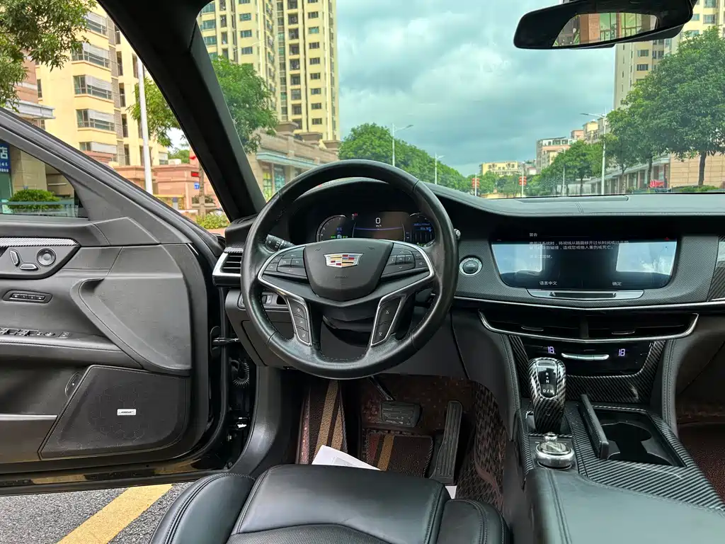 Cadillac CT6 — фото 28
