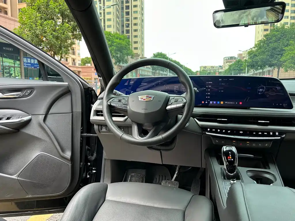 Cadillac XT4 — фото 11