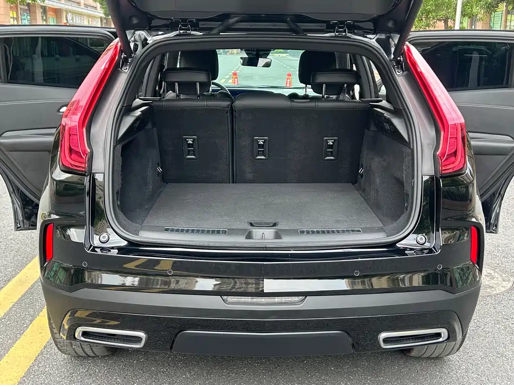 Cadillac XT4 — фото 15