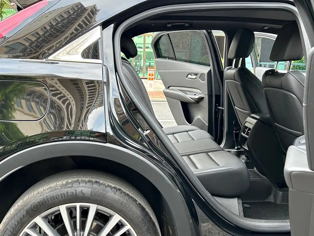Cadillac XT4 — фото 17