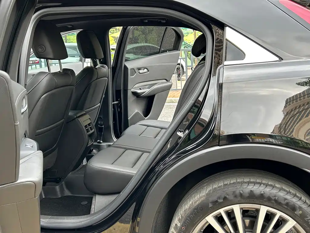 Cadillac XT4 — фото 19