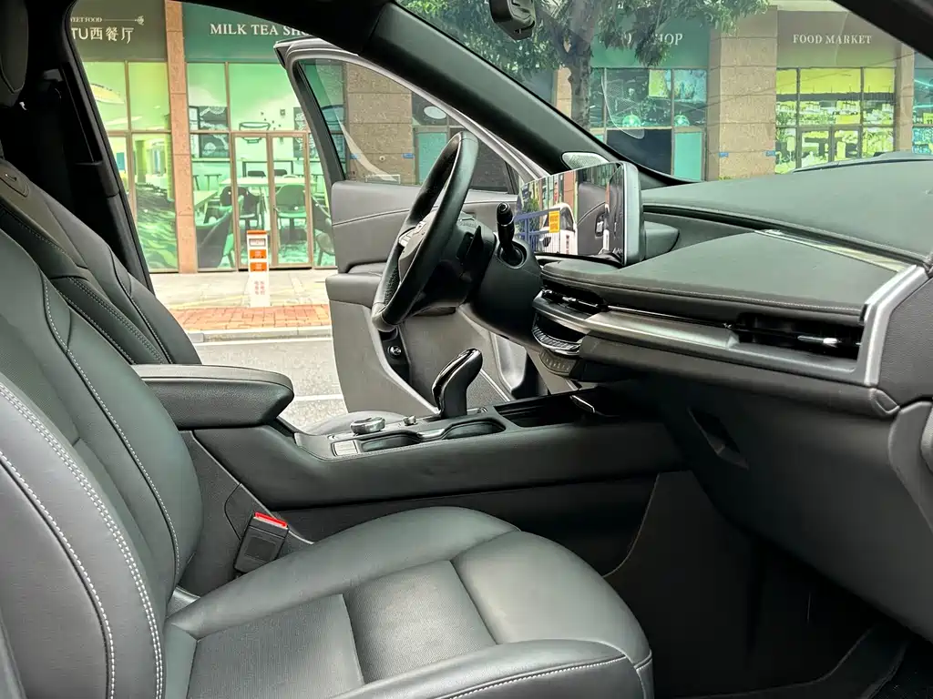 Cadillac XT4 — фото 20