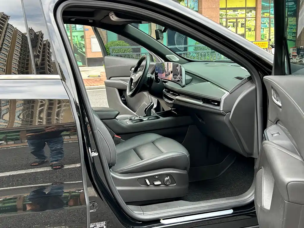 Cadillac XT4 — фото 21