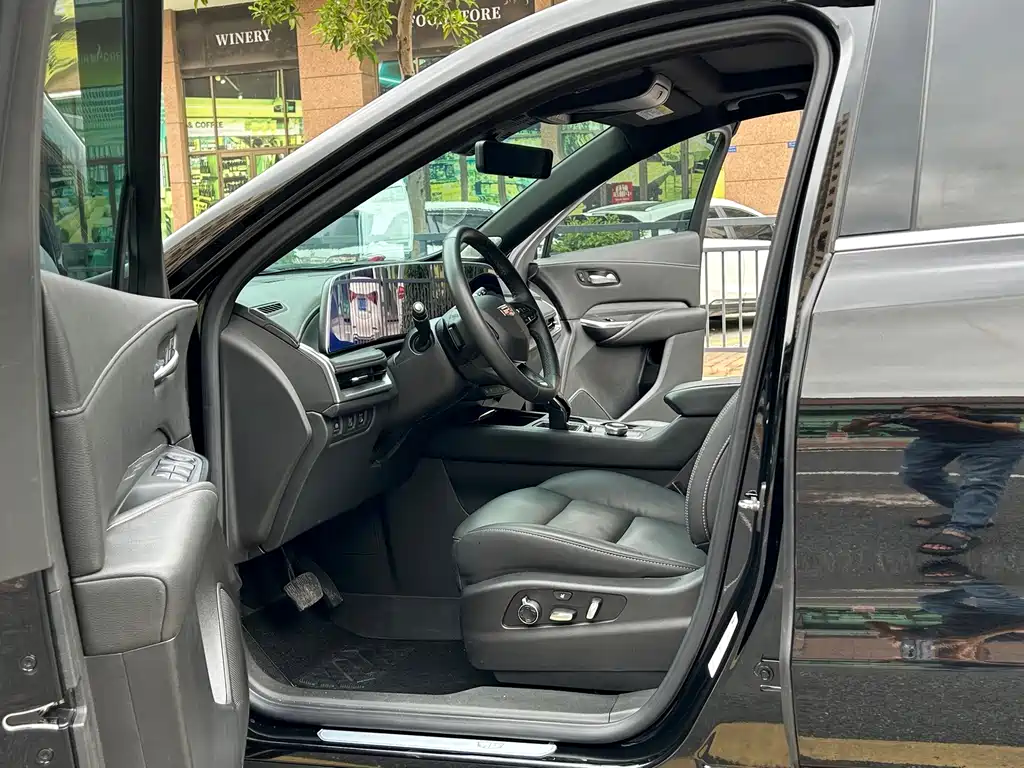 Cadillac XT4 — фото 24