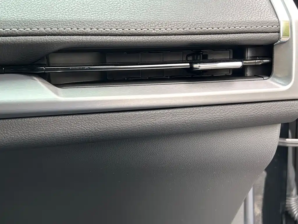 Cadillac XT4 — фото 25