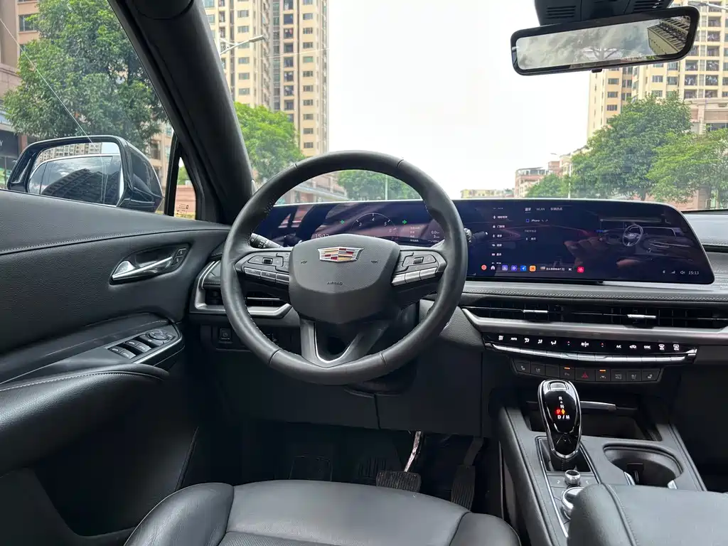 Cadillac XT4 — фото 32