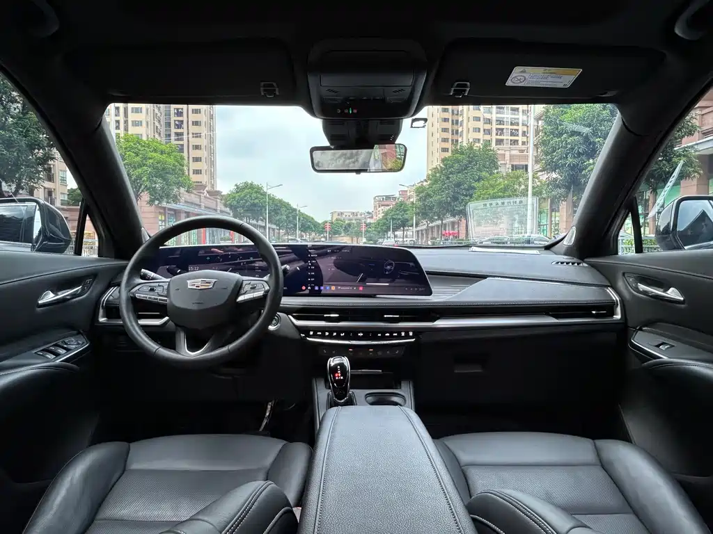 Cadillac XT4 — фото 33
