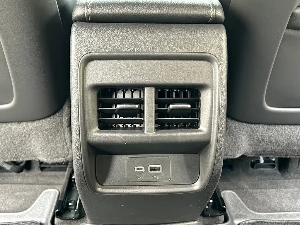 Cadillac XT4 — фото 34