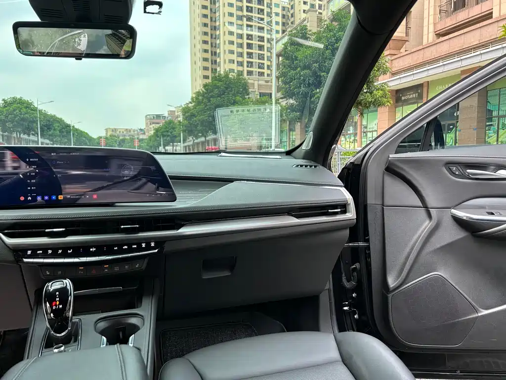 Cadillac XT4 — фото 9