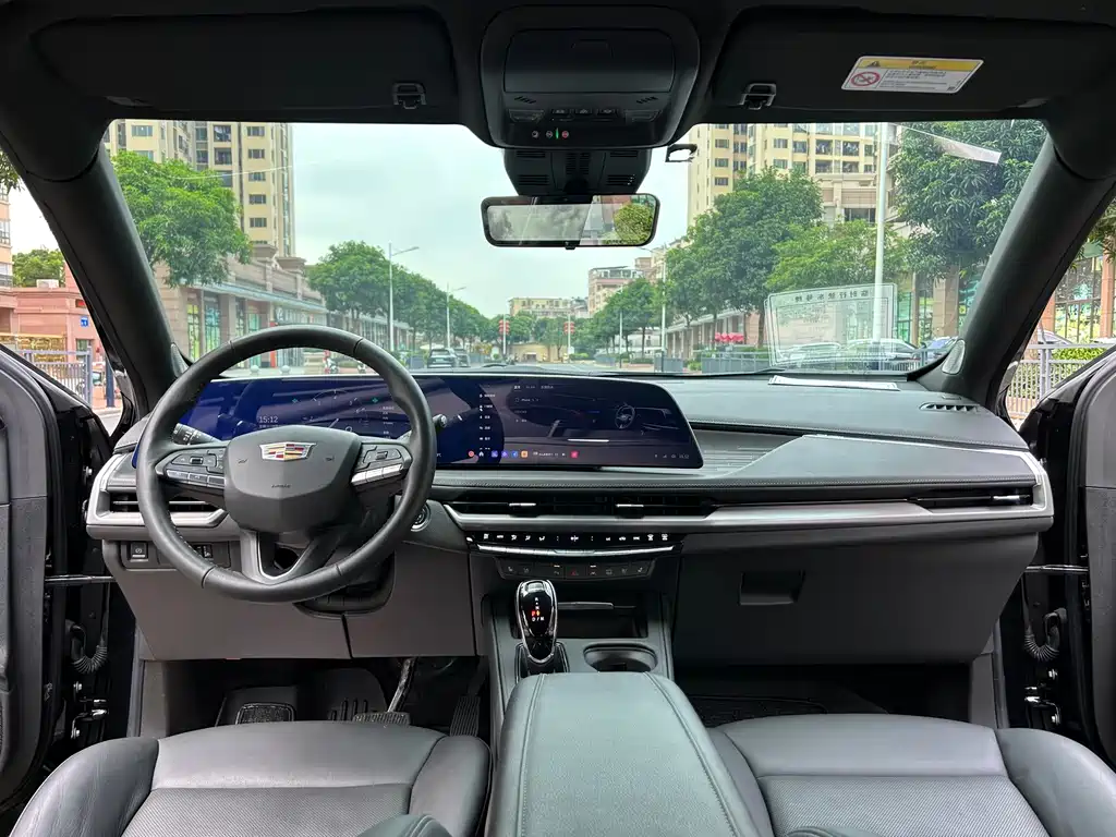 Cadillac XT4 — фото 10