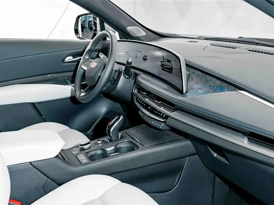 Cadillac XT4 — фото 17