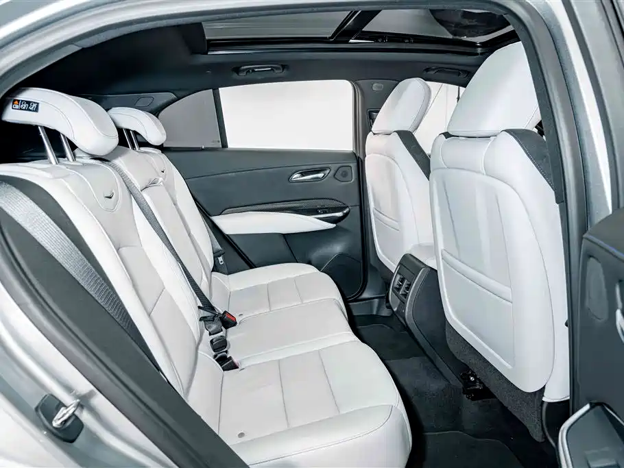 Cadillac XT4 — фото 20