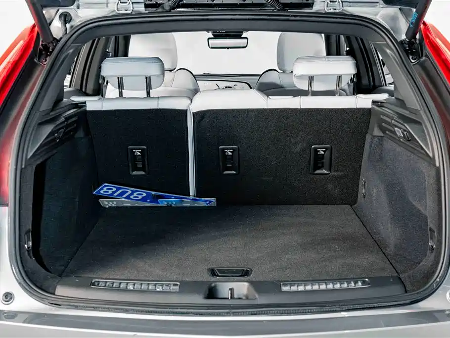 Cadillac XT4 — фото 22