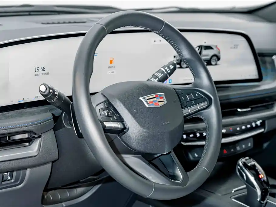 Cadillac XT4 — фото 9