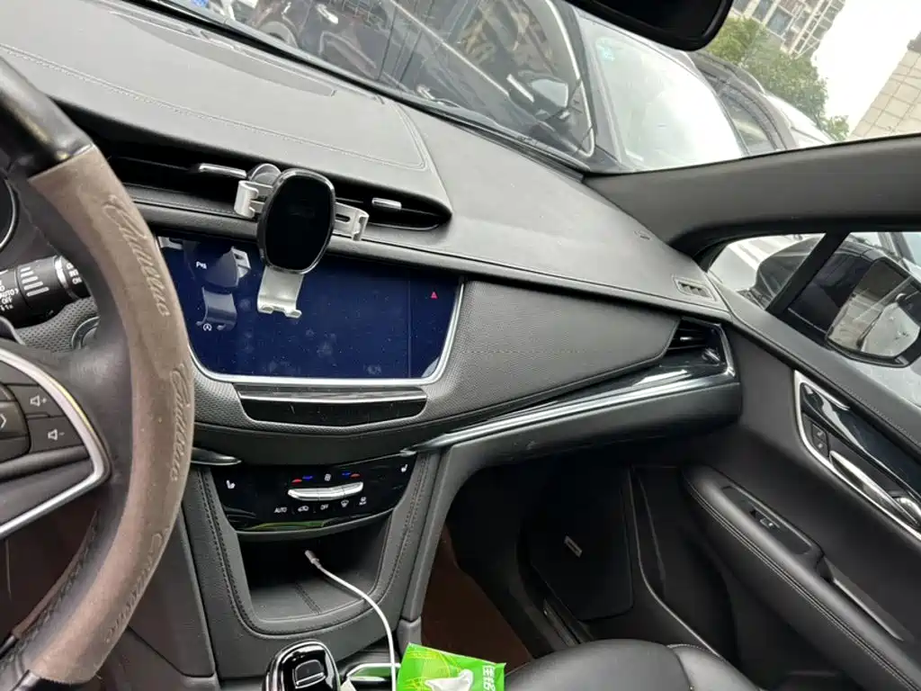 Cadillac XT5 — фото 15