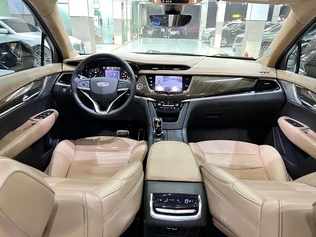 Cadillac XT6 — фото 9
