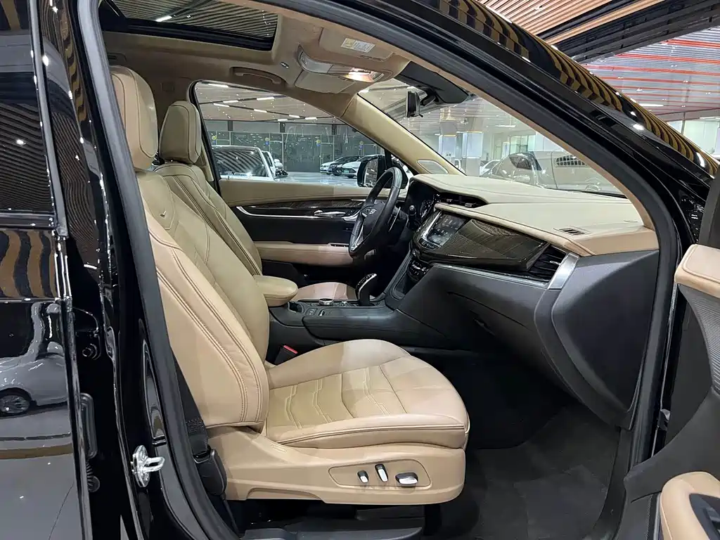 Cadillac XT6 — фото 10