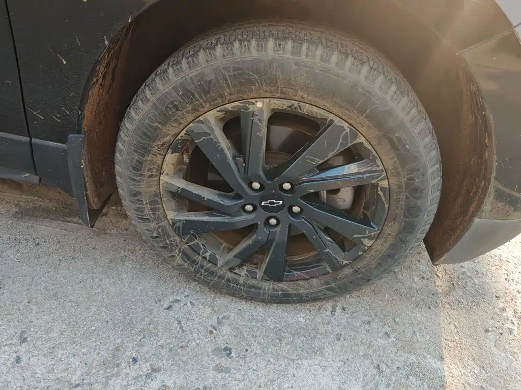 Chevrolet Equinox — фото 24