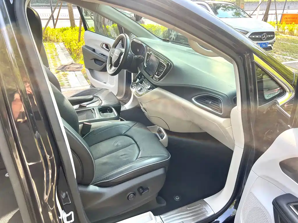 Chrysler Grand Voyager (Import) — фото 14