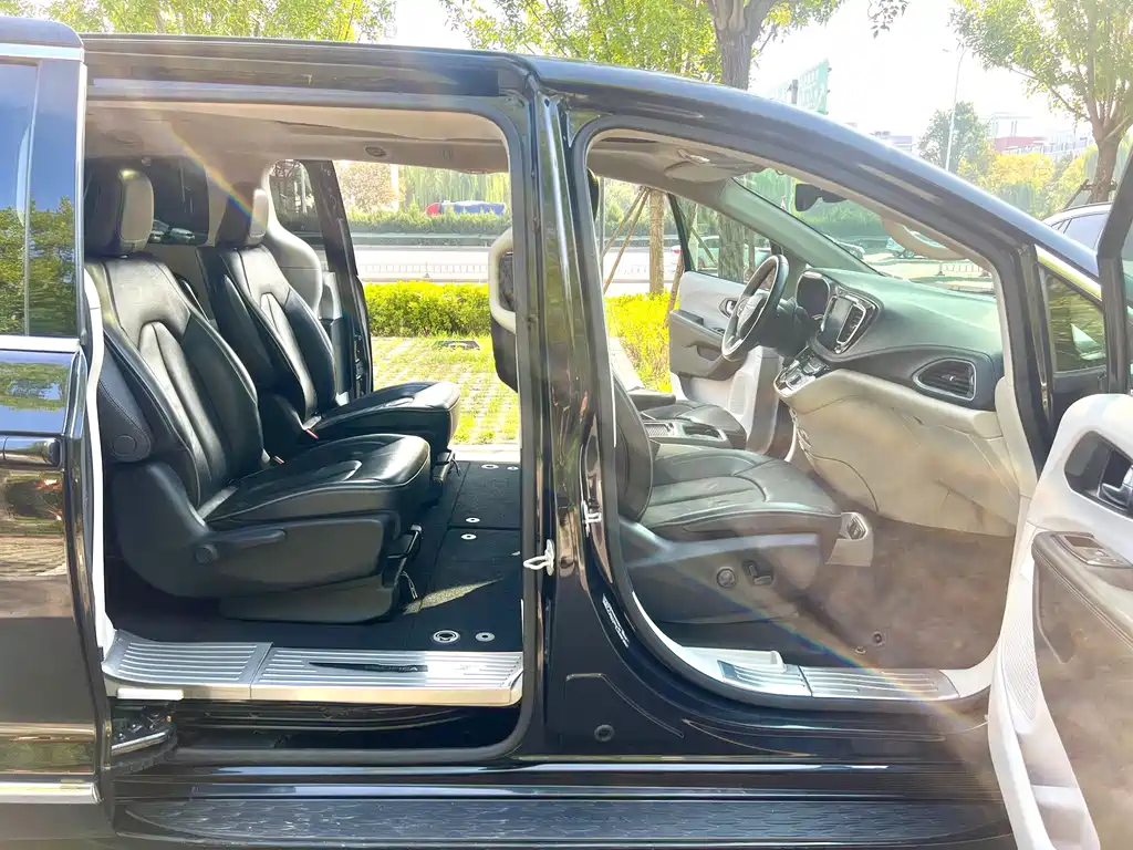 Chrysler Grand Voyager (Import) — фото 20