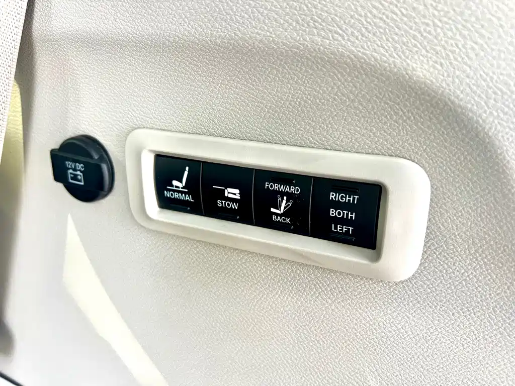 Chrysler Grand Voyager (Import) — фото 22