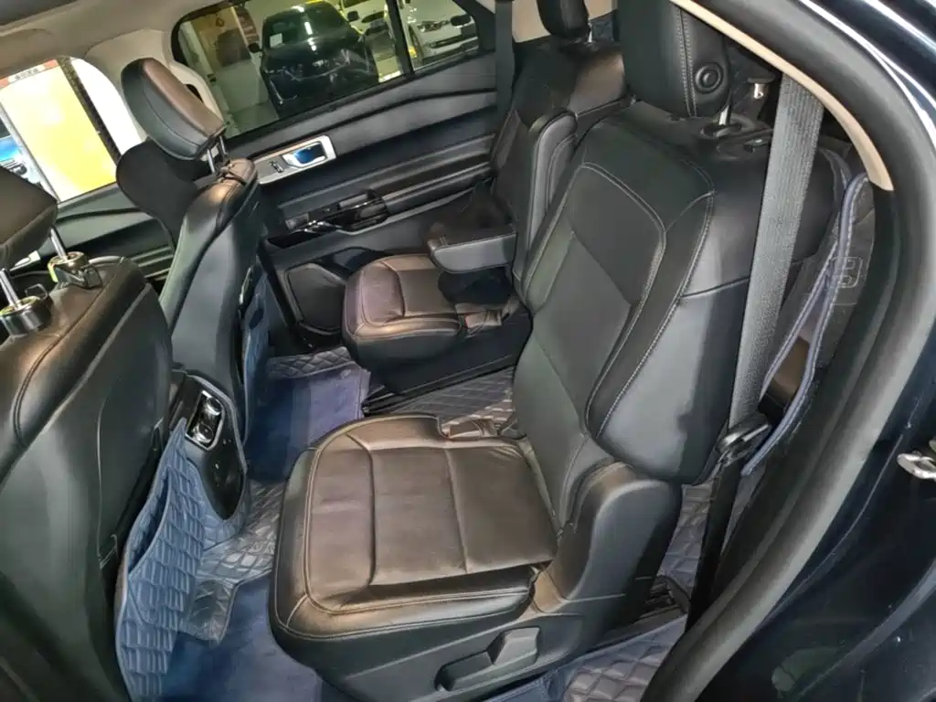 Ford Explorer — фото 17