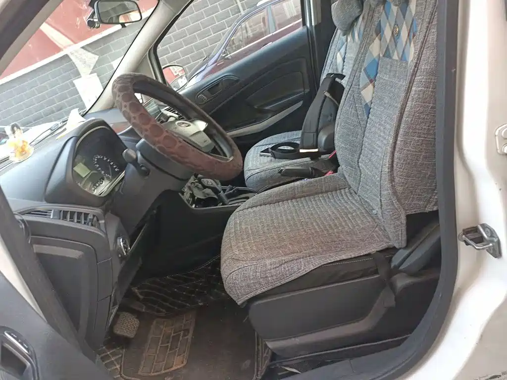 Ford Ecosport — фото 8