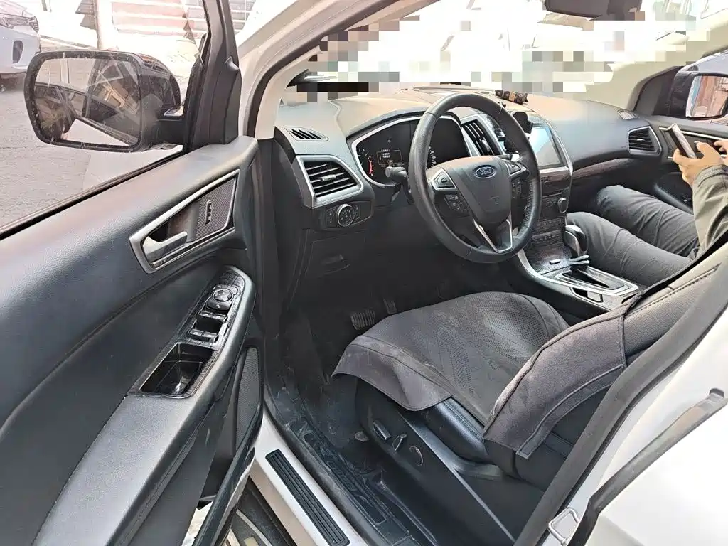 Ford Edge — фото 17