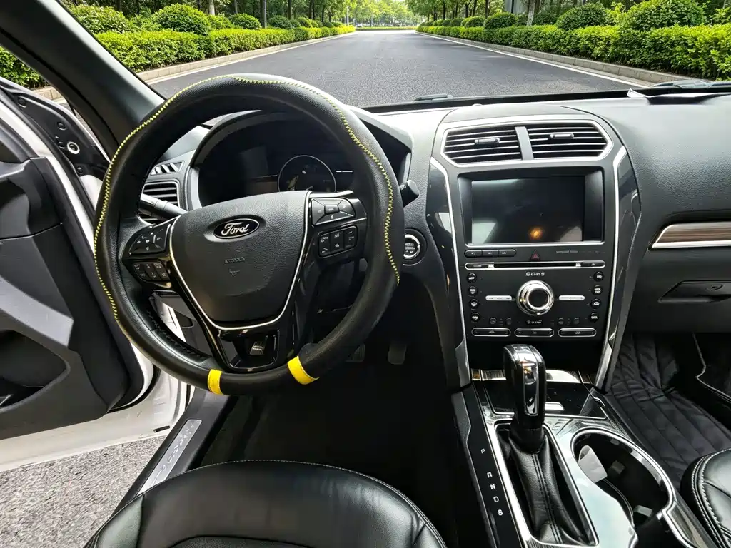 Ford Explorer (Import) — фото 4