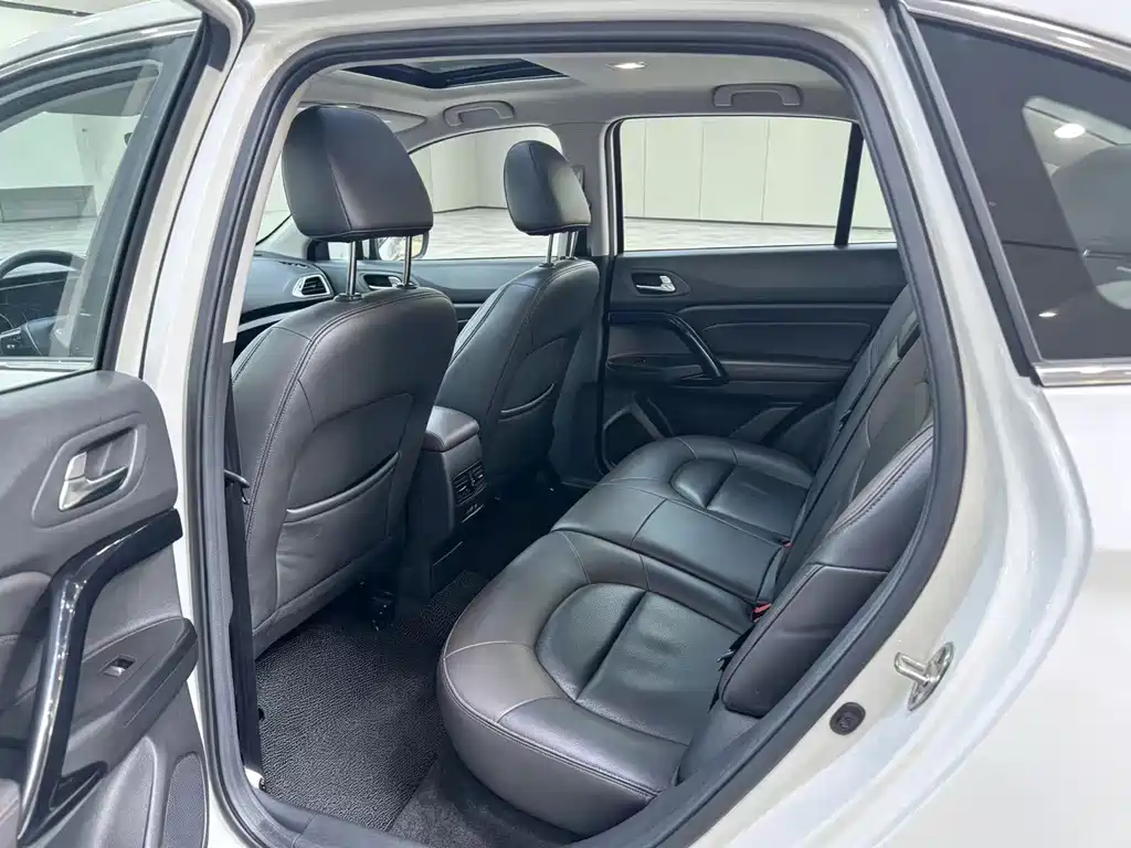 GAC Motor GS4 Hybrid — фото 6