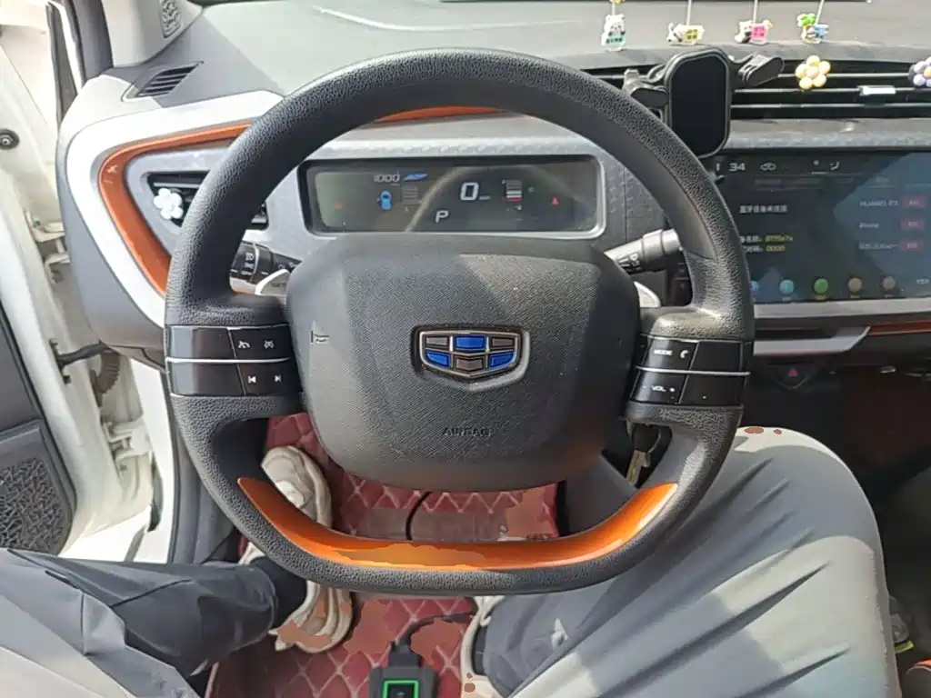 Geely Vision X1 — фото 11