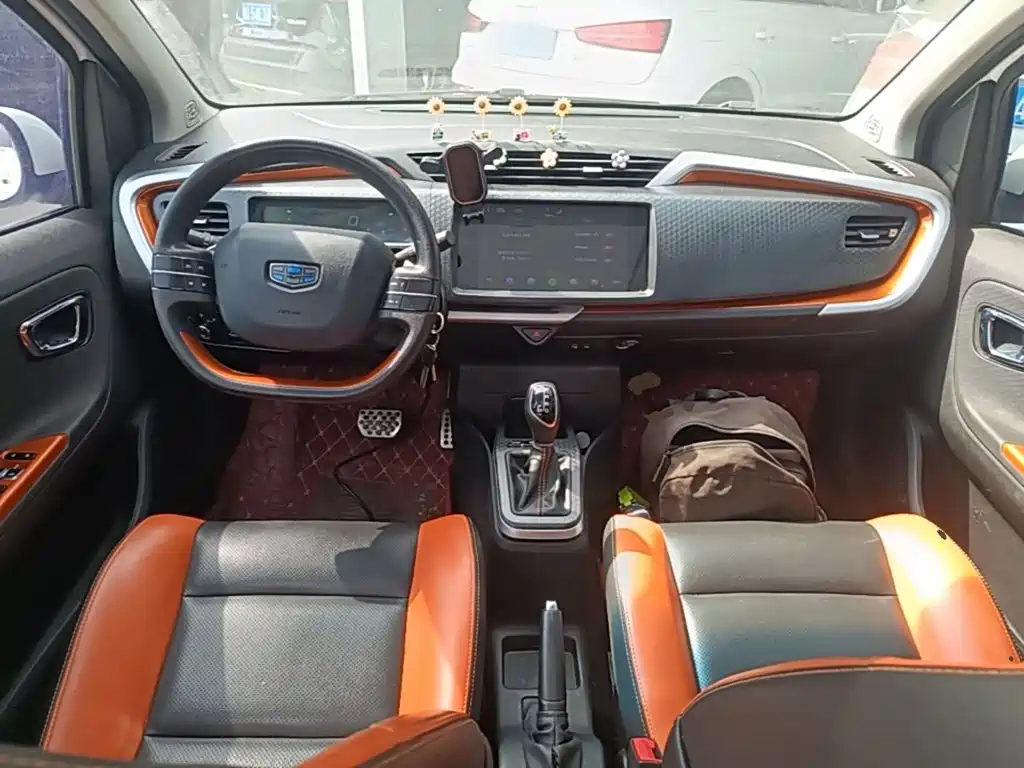 Geely Vision X1 — фото 10