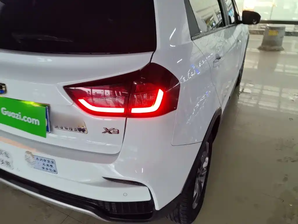 Geely Vision X3 — фото 8