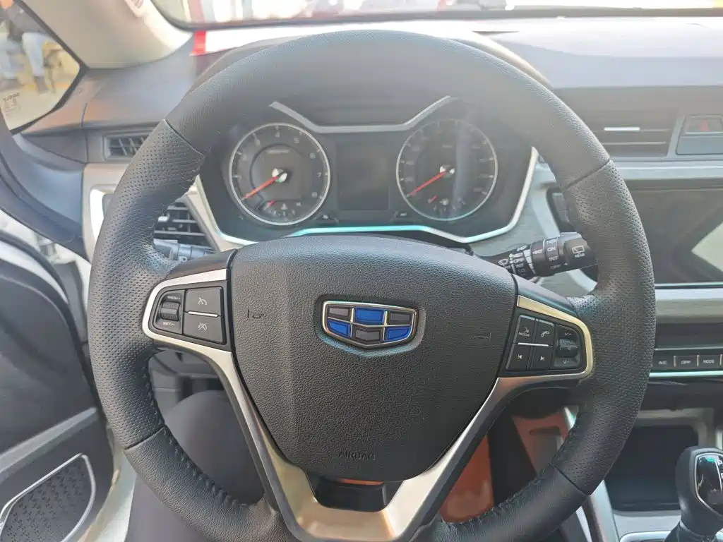 Geely Vision X3 — фото 9