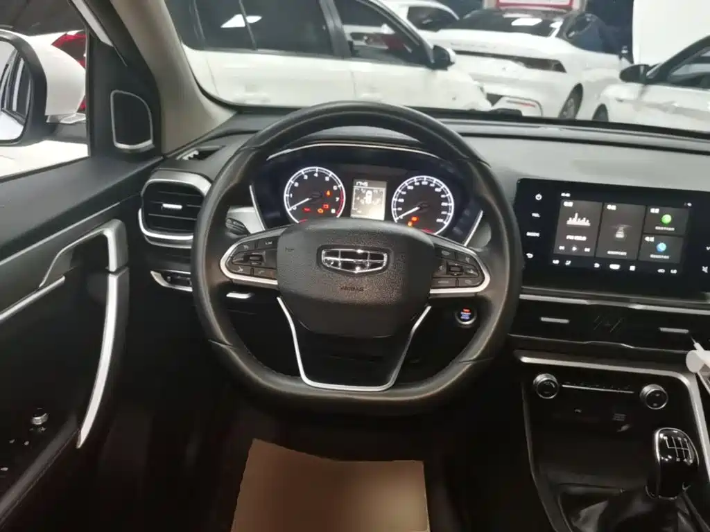 Geely Binyue — фото 11