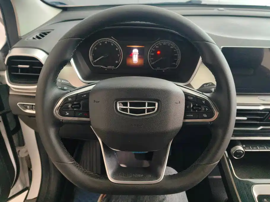 Geely Binyue — фото 15