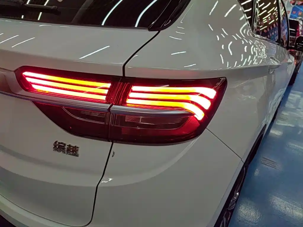 Geely Binyue — фото 8