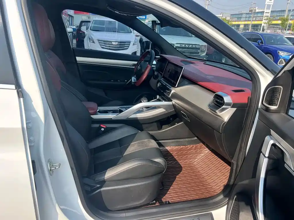 Geely Binyue — фото 10