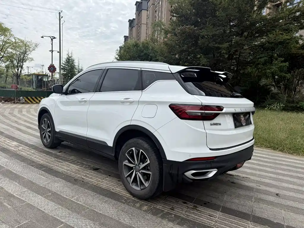 Geely Binyue — фото 25